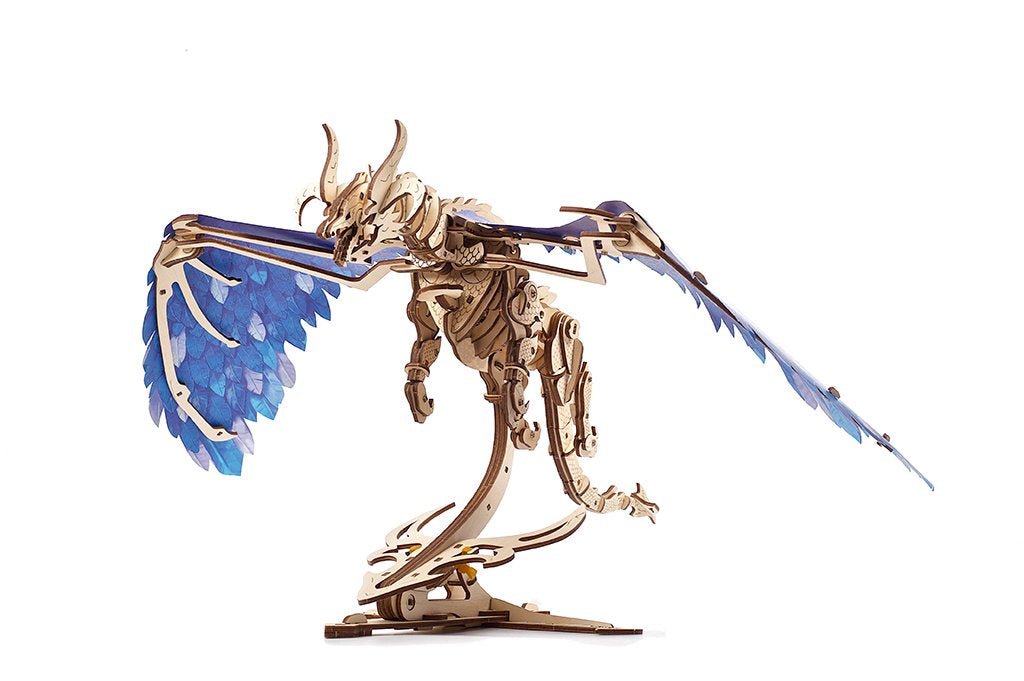 Dragon mécanique Ugears utilisé pour illustrer un guide puzzle 3D animal bois